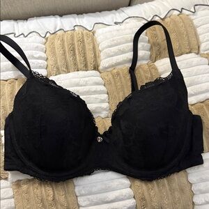 Victoria's Secret Body by Victoria lined Demi all over lace trimmed style